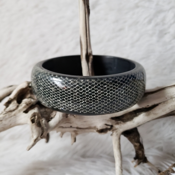 Black Silver Mesh in Clear Lucite Vintage Bangle - Picture 5 of 15
